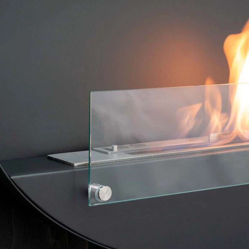 sort oval væghængende biopejs med frontglas og flammer