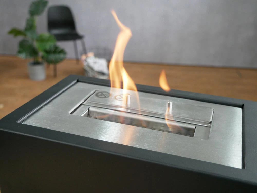 sort biopejs indsats i flammer
