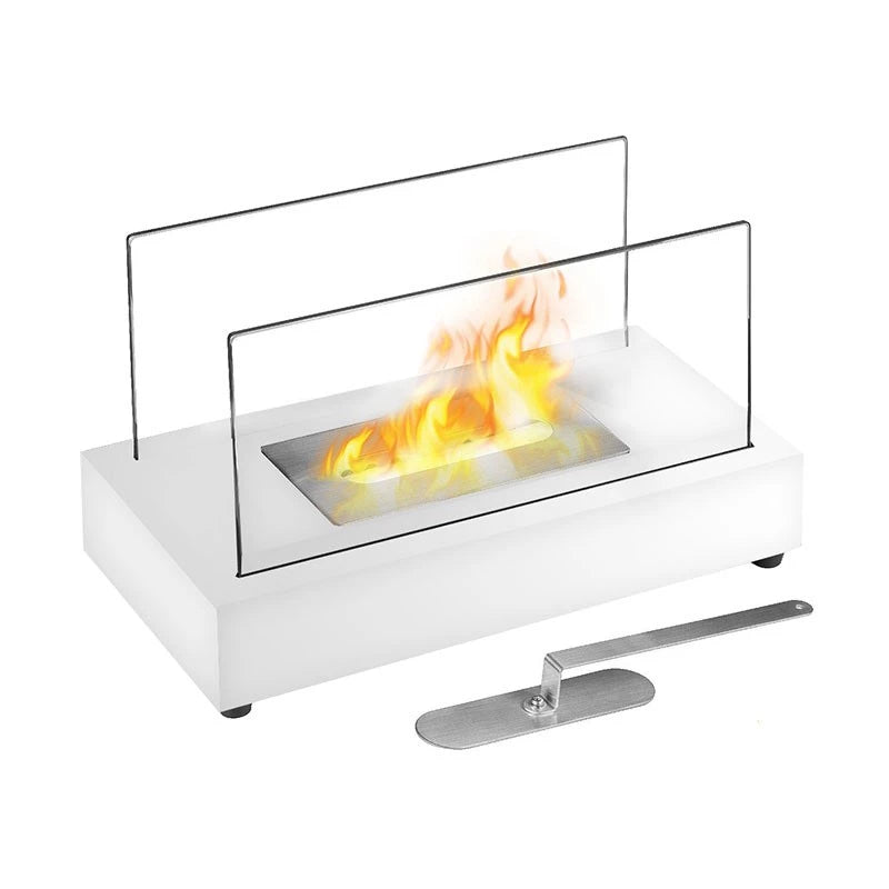 hvid biopejs med frontglas og flammer samt en slukkeskinne